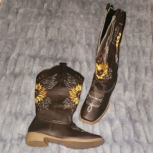 Sunflower Embroidered Dark Brown Westerm Heeled Boots
